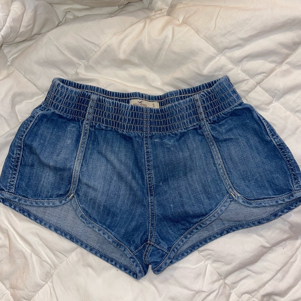Hollister pull on denim shortie shorts